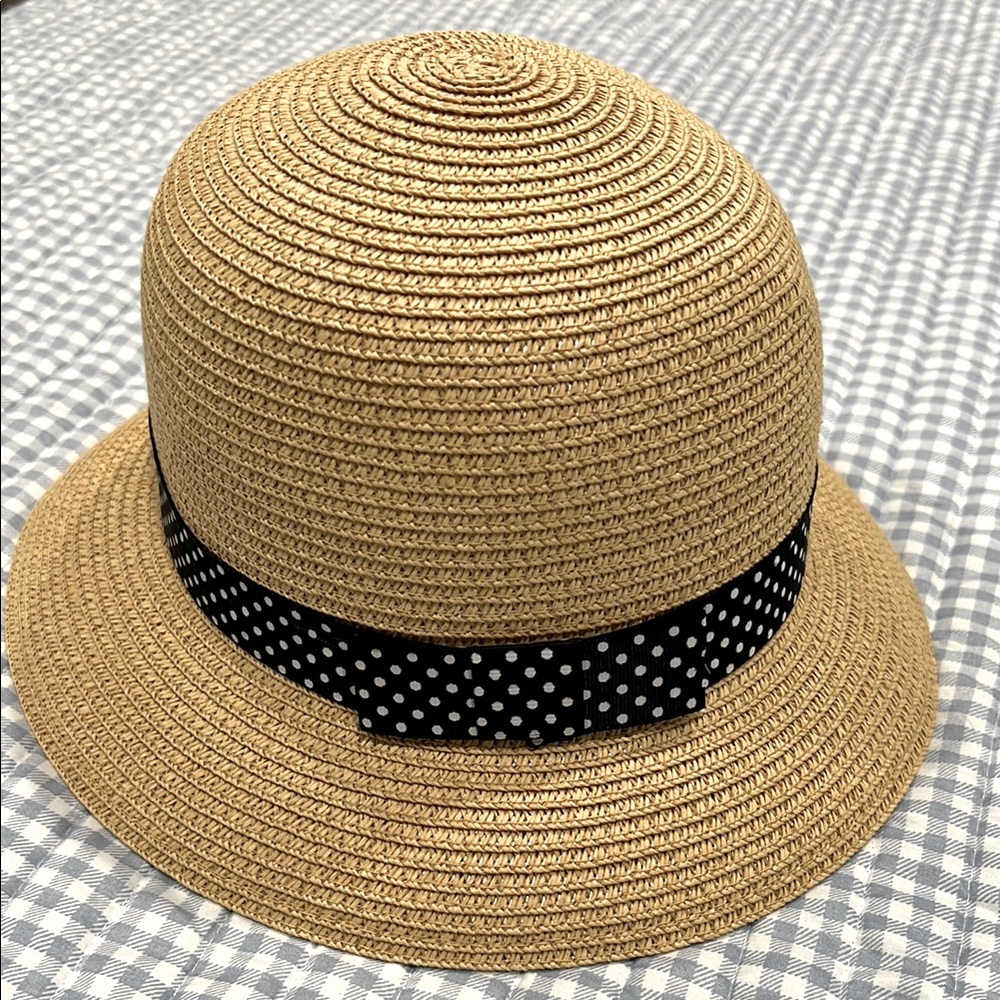 🎀 Cute Stylish Straw Hat with Polka Dot Ribbon Band